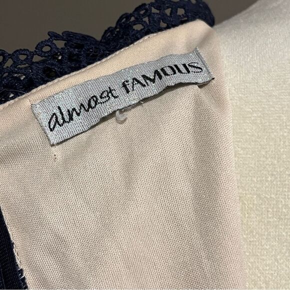 Sleeveless nude color short lace romper - Picture 11 of 15